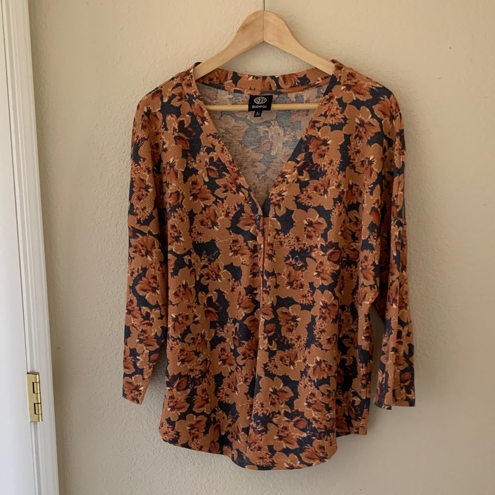 bobeau Rust and Navy Floral V-Neck Button Blouse